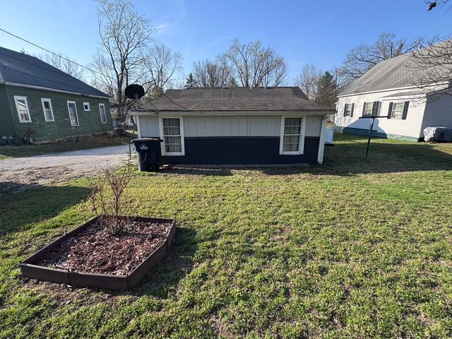 212 W Allmon Street, Salem, IL 62881