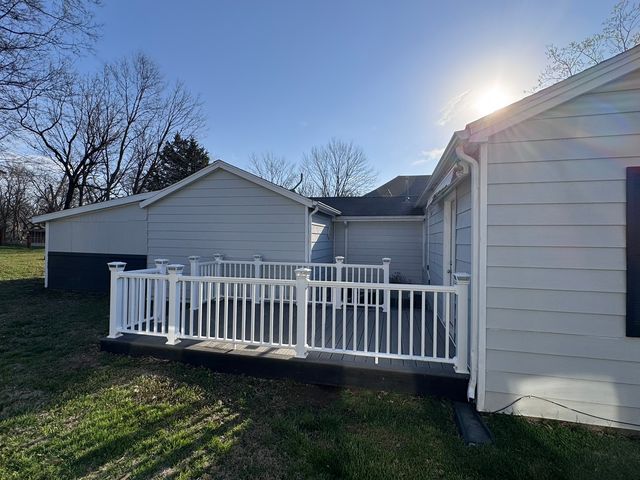 212 W Allmon Street, Salem, IL 62881