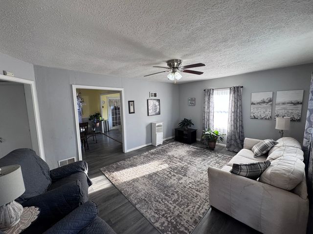 212 W Allmon Street, Salem, IL 62881