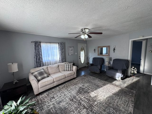 212 W Allmon Street, Salem, IL 62881