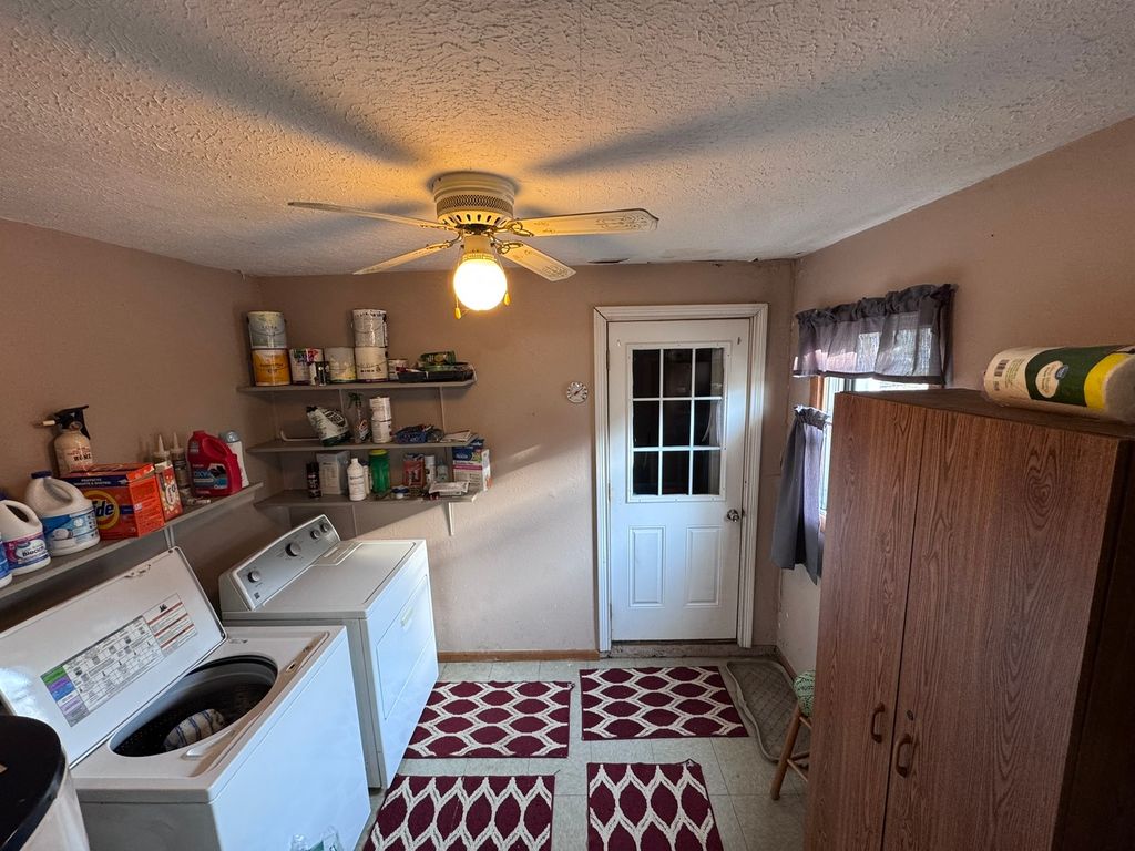 Image 15 of property listing at 212 W Allmon Street, Salem, IL 62881