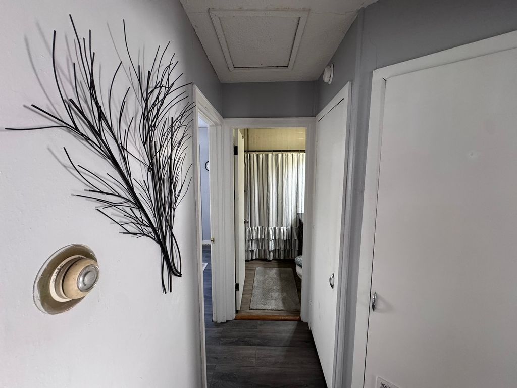 Image 20 of property listing at 212 W Allmon Street, Salem, IL 62881