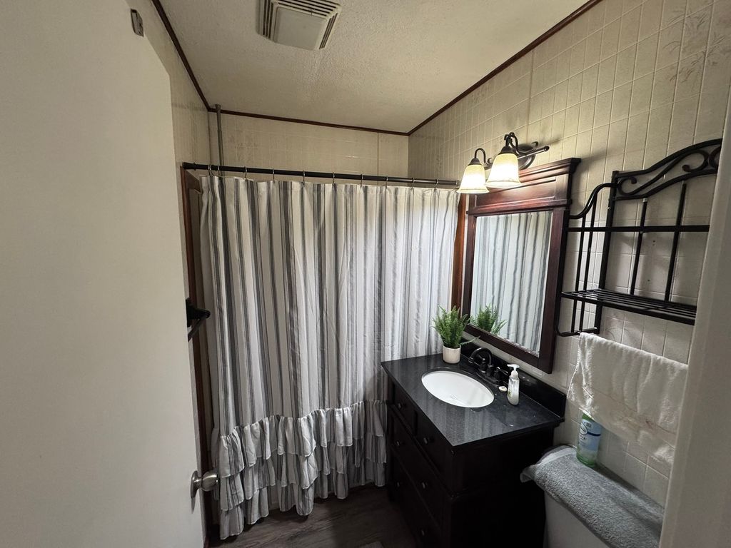 Image 23 of property listing at 212 W Allmon Street, Salem, IL 62881