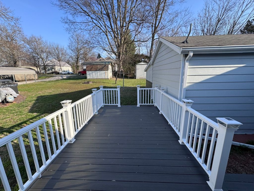 Image 24 of property listing at 212 W Allmon Street, Salem, IL 62881