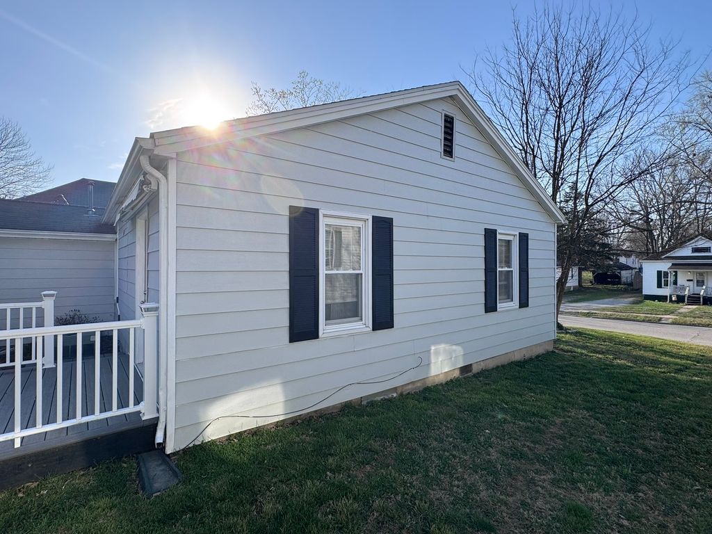 Image 29 of property listing at 212 W Allmon Street, Salem, IL 62881