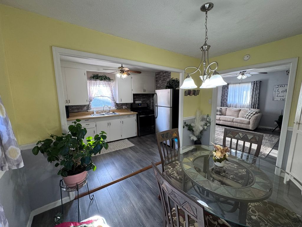 Image 10 of property listing at 212 W Allmon Street, Salem, IL 62881