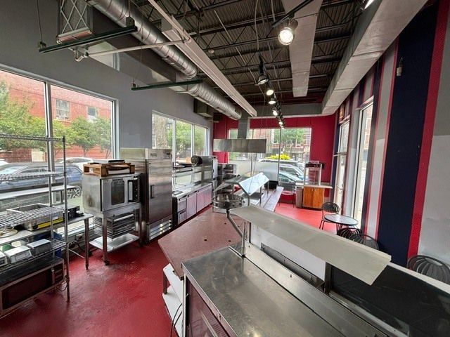 2010 N Damen Avenue, Chicago, IL 60647