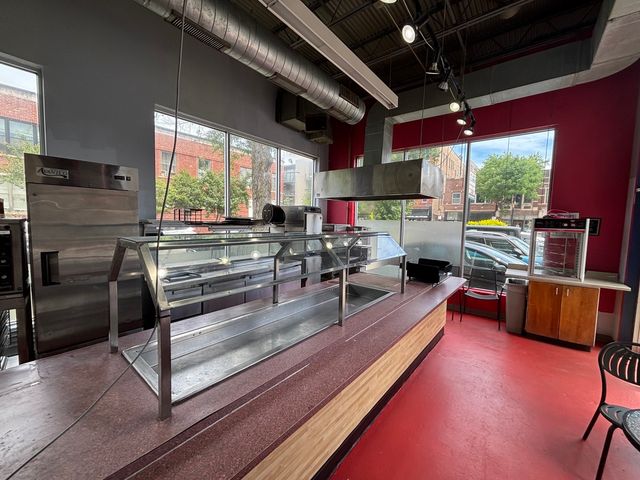 2010 N Damen Avenue, Chicago, IL 60647