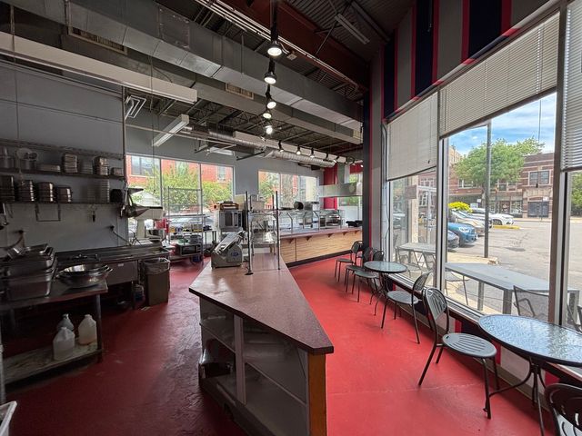 2010 N Damen Avenue, Chicago, IL 60647