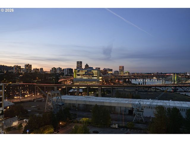 836 S CURRY St 1508, Portland, OR 97239