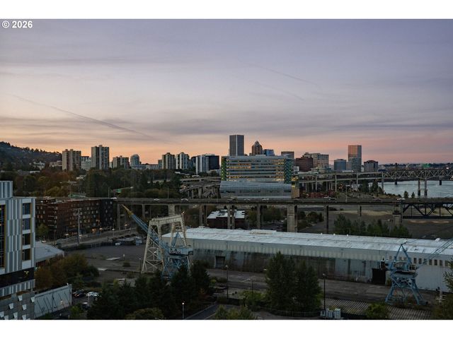 836 S CURRY St 1508, Portland, OR 97239