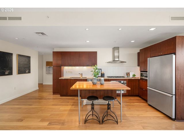 836 S CURRY St 1508, Portland, OR 97239