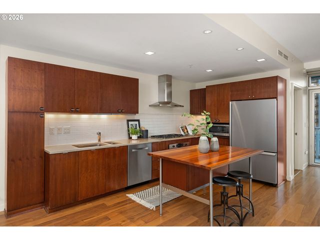 836 S CURRY St 1508, Portland, OR 97239