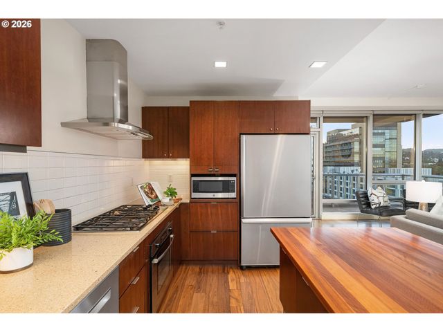 836 S CURRY St 1508, Portland, OR 97239