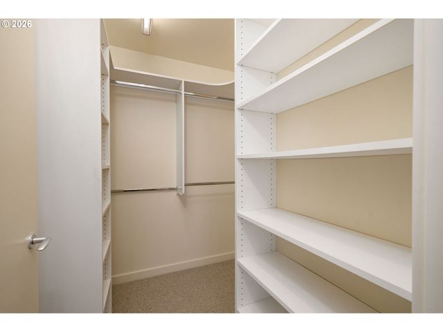 836 S CURRY St 1508, Portland, OR 97239