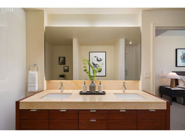 836 S CURRY St 1508, Portland, OR 97239