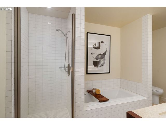 836 S CURRY St 1508, Portland, OR 97239