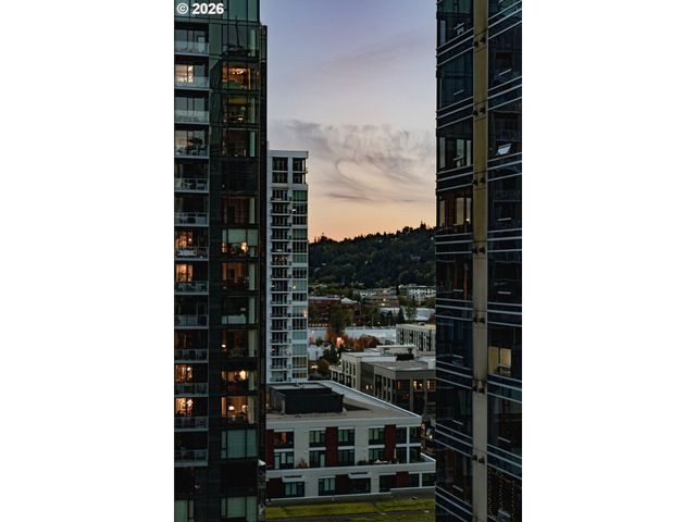 836 S CURRY St 1508, Portland, OR 97239