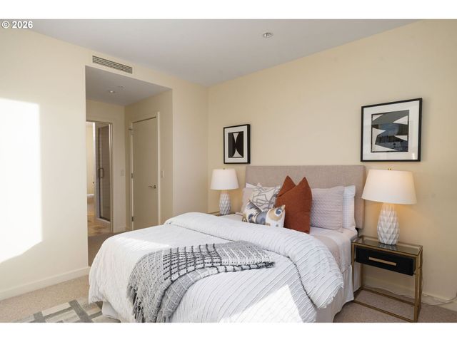 836 S CURRY St 1508, Portland, OR 97239