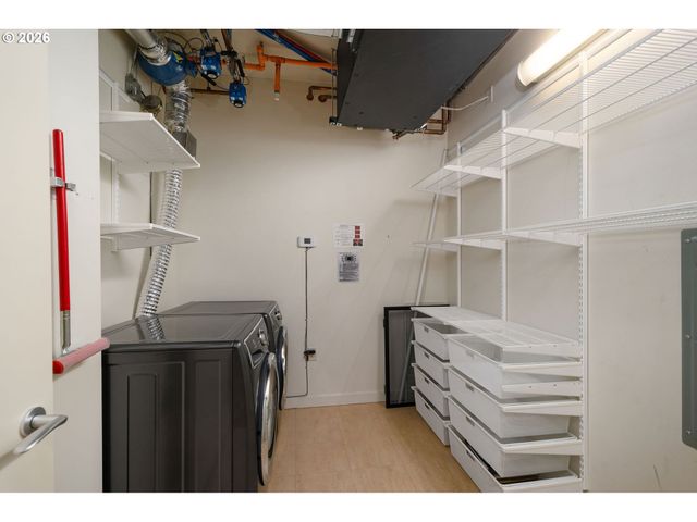 836 S CURRY St 1508, Portland, OR 97239