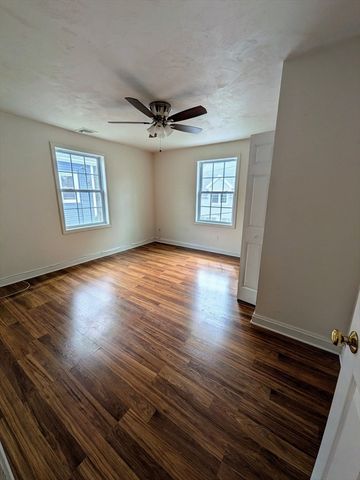 12 Woodbury Ct 12, Salem, MA 01970
