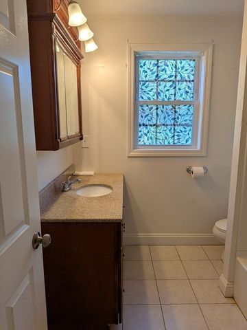 12 Woodbury Ct 12, Salem, MA 01970