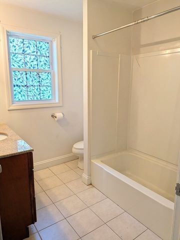12 Woodbury Ct 12, Salem, MA 01970