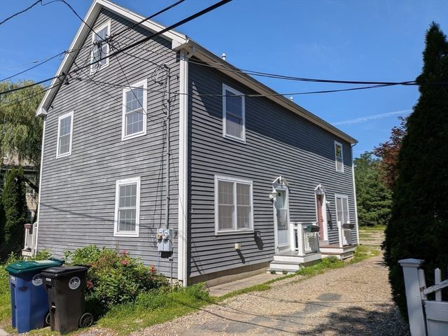 12 Woodbury Ct 12, Salem, MA 01970