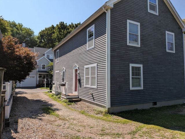 12 Woodbury Ct 12, Salem, MA 01970