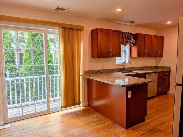 12 Woodbury Ct 12, Salem, MA 01970