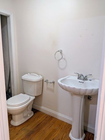 12 Woodbury Ct 12, Salem, MA 01970
