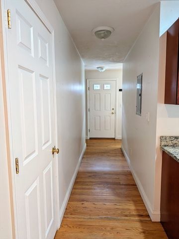 12 Woodbury Ct 12, Salem, MA 01970