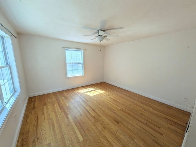 12 Woodbury Ct 12, Salem, MA 01970