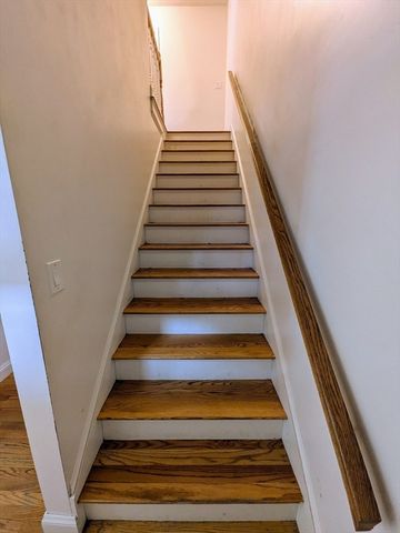 12 Woodbury Ct 12, Salem, MA 01970