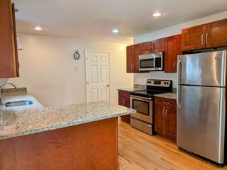 12 Woodbury Ct 12, Salem, MA 01970
