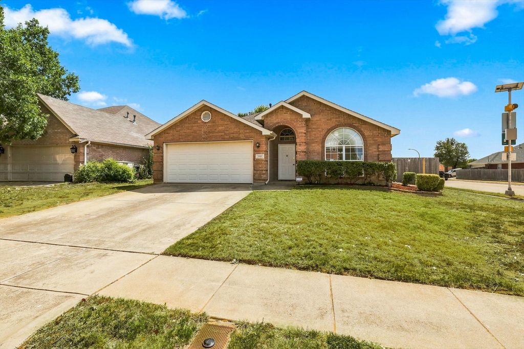 8900 San Joaquin Trail, Fort Worth, TX 76118 — photo 2