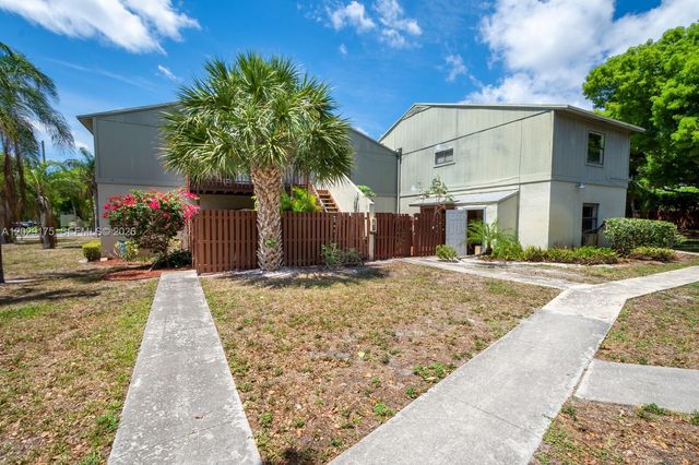 1 Crossings Circle E E, Boynton Beach, FL 33435