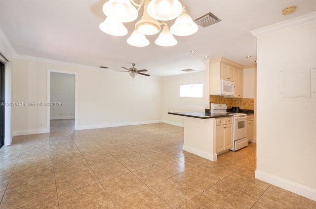 1 Crossings Circle E E, Boynton Beach, FL 33435