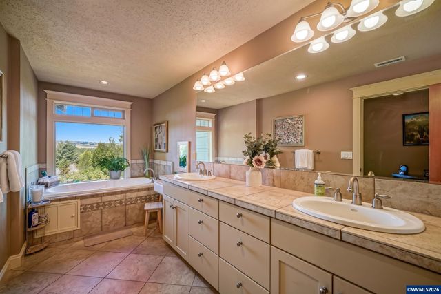 2777 Vibbert St S, Salem, OR 97302