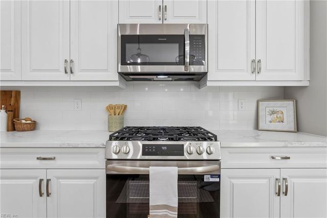 1215 Victory BLVD, Yorktown, VA 23693