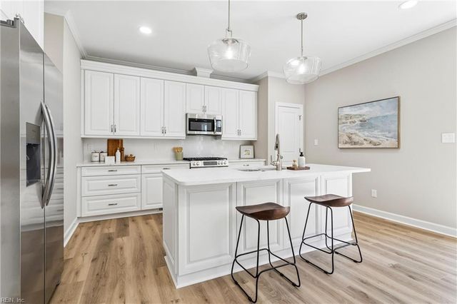 1215 Victory BLVD, Yorktown, VA 23693