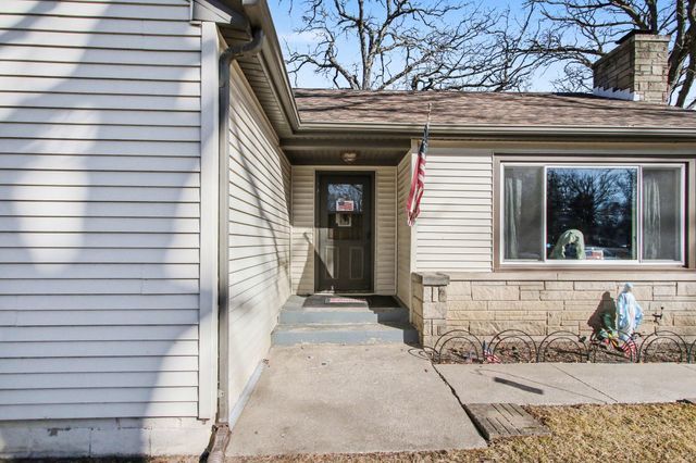 1670 W 61st Place, Merrillville, IN 46410