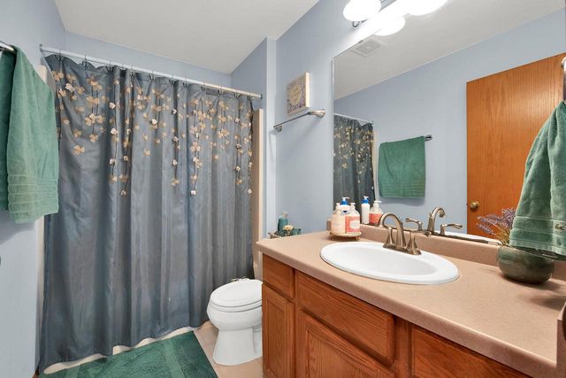 2905 Tanglewood DRIVE, Waukesha, WI 53189