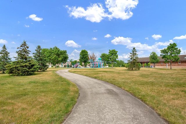 2905 Tanglewood DRIVE, Waukesha, WI 53189