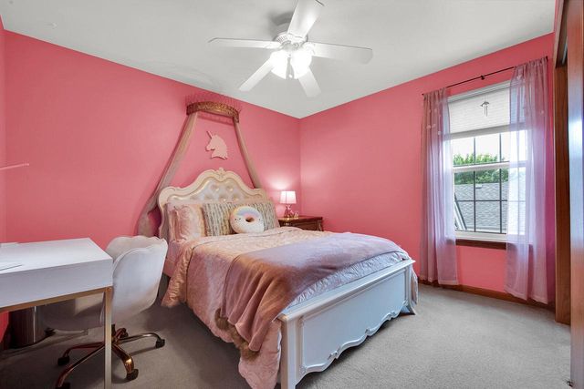 2905 Tanglewood DRIVE, Waukesha, WI 53189