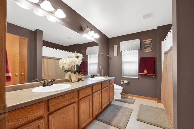 2905 Tanglewood DRIVE, Waukesha, WI 53189