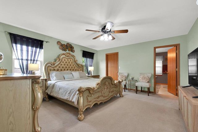 2905 Tanglewood DRIVE, Waukesha, WI 53189