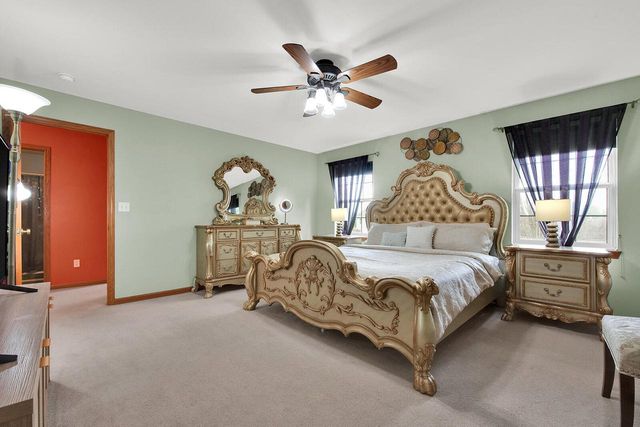 2905 Tanglewood DRIVE, Waukesha, WI 53189