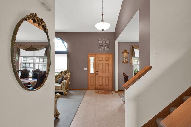 2905 Tanglewood DRIVE, Waukesha, WI 53189