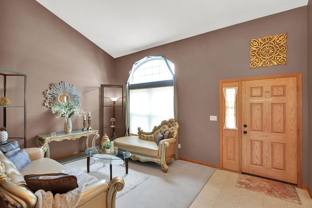 2905 Tanglewood DRIVE, Waukesha, WI 53189